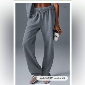 ALO Yoga Women's Gray accolade Pants